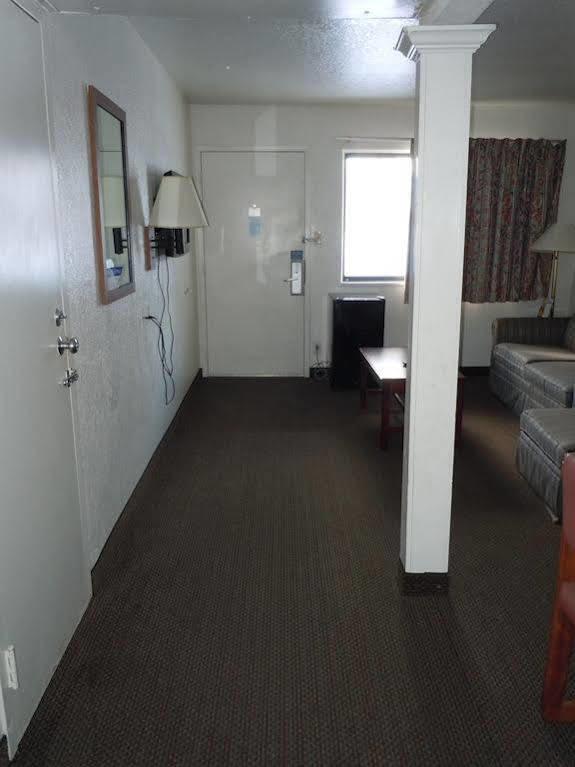 Travelodge By Wyndham Grand Rapids North Walker Dış mekan fotoğraf